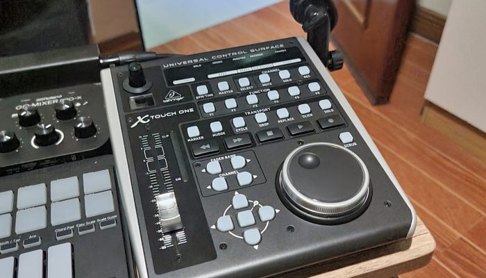 Mixomusiclab Portable Sound Mixing Setup - Behringer X-Touch One Mobile DAW Controller